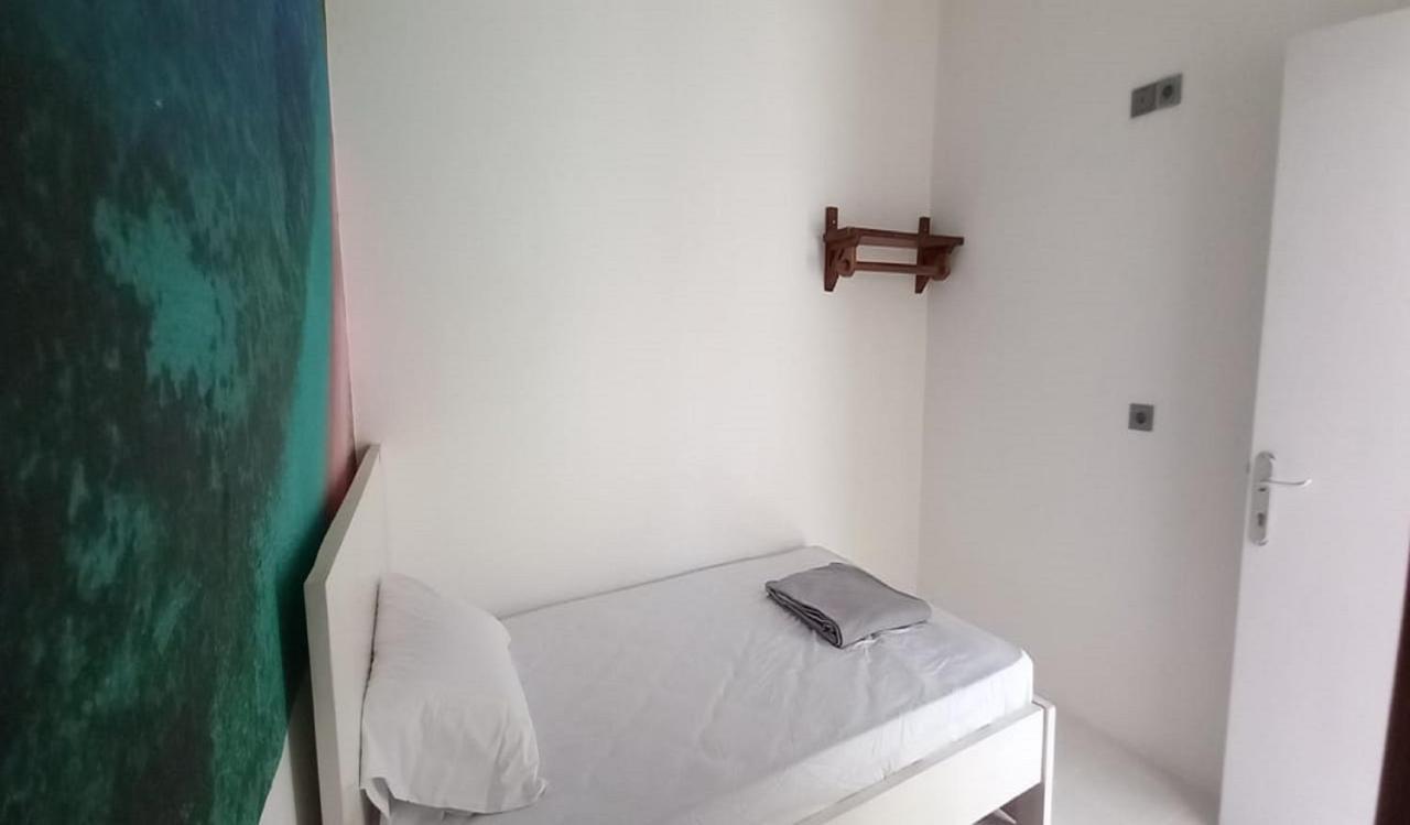 Oyo 90974 Homestay Golo Koe Sejahtera Labuan Bajo Kültér fotó